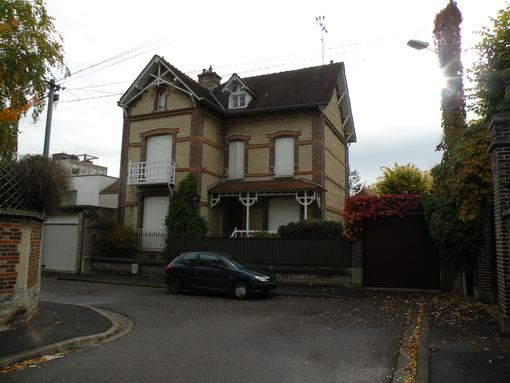  maison, rue Hector Pron